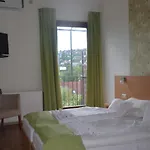 Viktória 3*