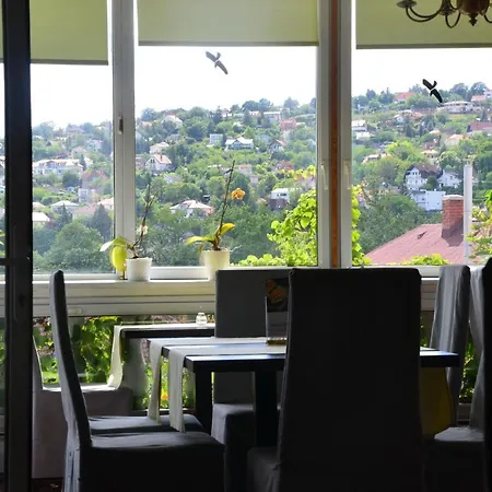 Pensión Viktória 3*