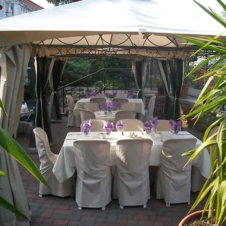 Pensión Viktória 3*